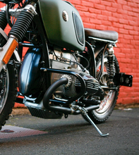 BMW 2 VALVE SWINGARM MOUNTED LICENSE PLATE MOUNT